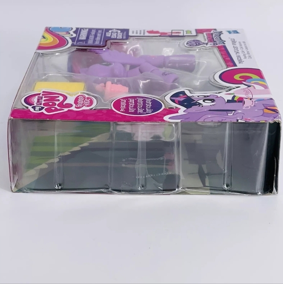 PRINCESS TWILIGHT SPARKLE READING CAFE Equestria Poseable My Little Pony *NIB* - Picture 5 of 7
